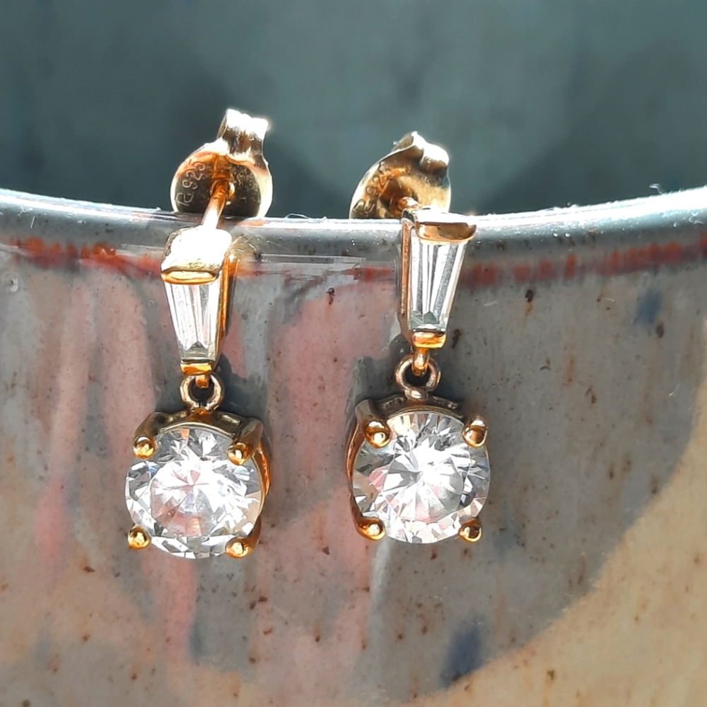 Classically captivating gold & cubic zirconia earrings
